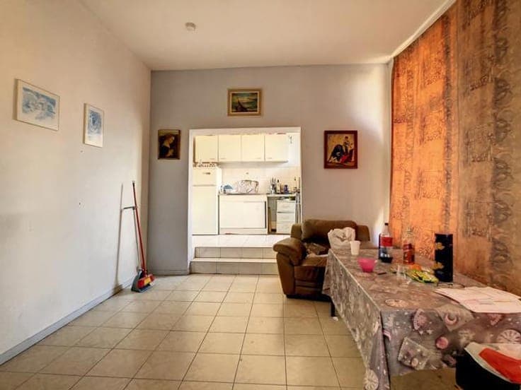 House of report ( commercial first floor + 3 units)