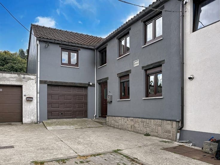 Semi-detached house with spacious rooms