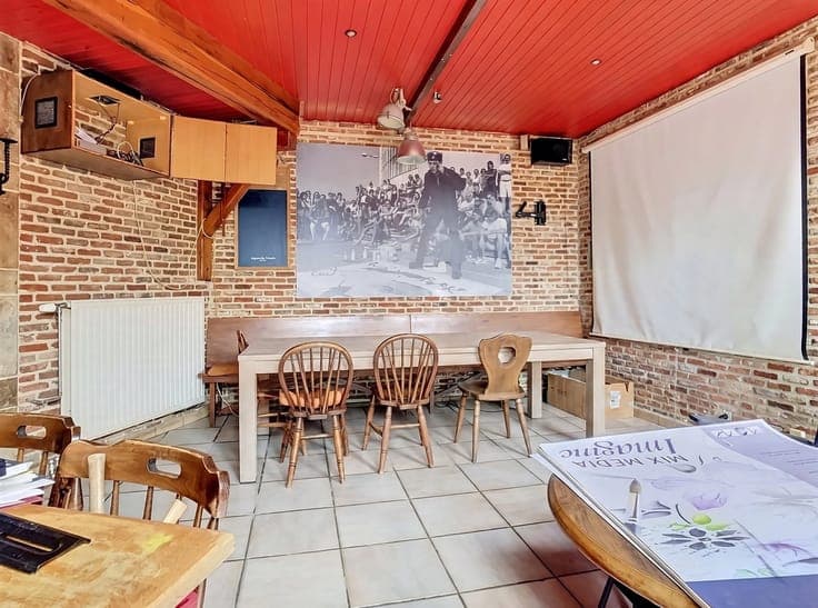 Commercial property with apartment, hall and garden