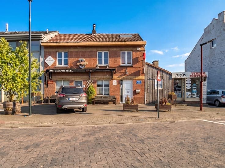 Commercial property with apartment, hall and garden