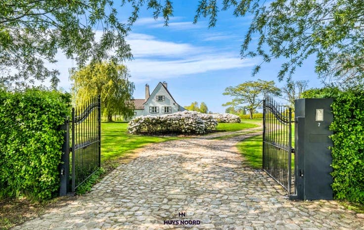 Exclusive country house villa in an idyllic setting