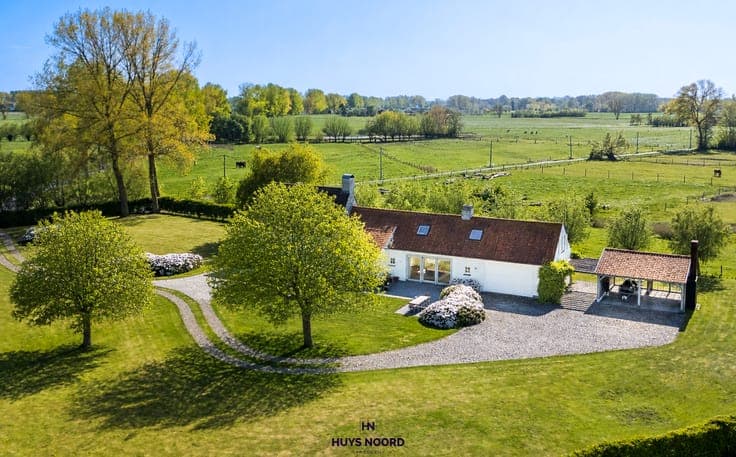 Exclusive country house villa in an idyllic setting
