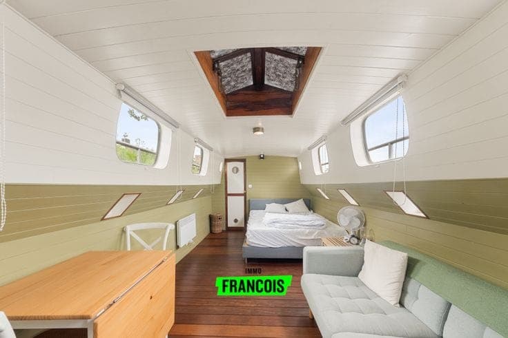 Charming renovated boat in Bruges