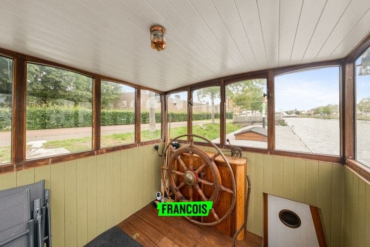 Charming renovated boat in Bruges