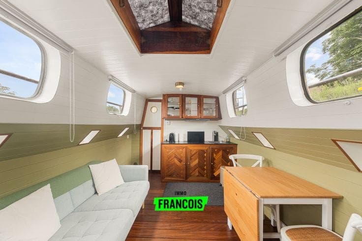 Charming renovated boat in Bruges