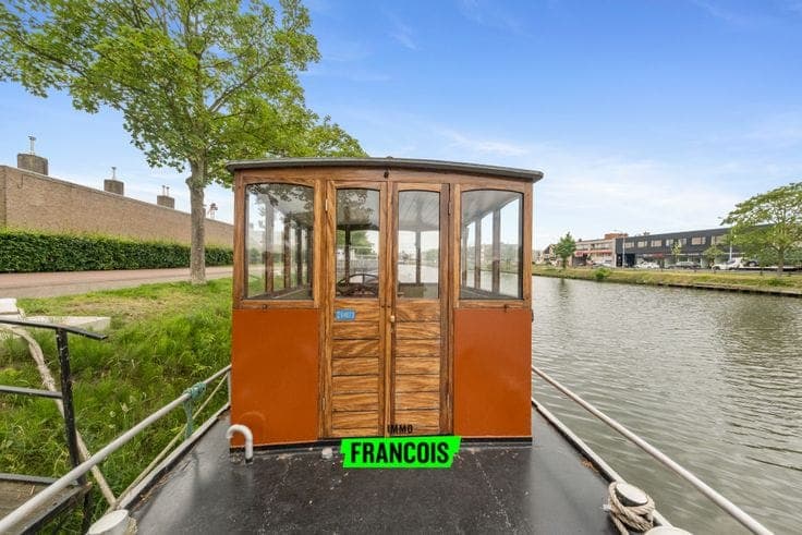 Charming renovated boat in Bruges