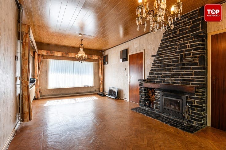 Charmante te renoveren woning met karakter en strooien dak