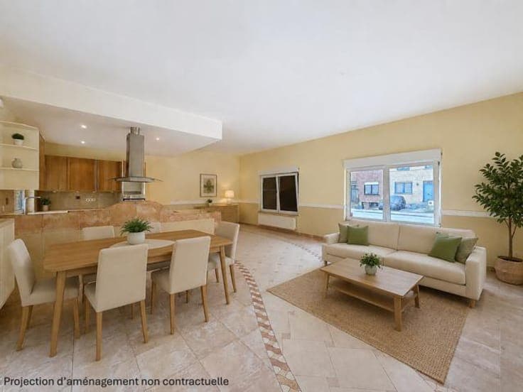 SPACIOUS AND BRIGHT HOUSE WITH DOUBLE LIVING AREA