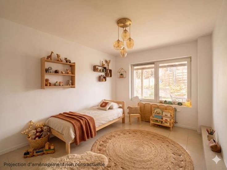 SPACIOUS AND BRIGHT HOUSE WITH DOUBLE LIVING AREA