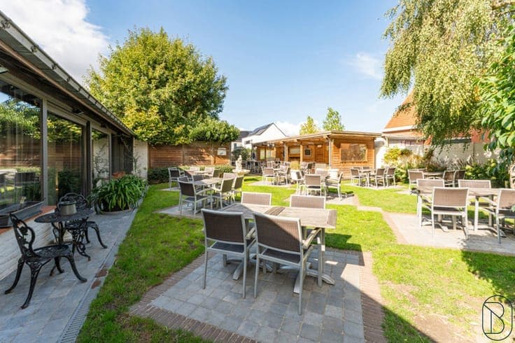 Well-located charming property with lots of potential!