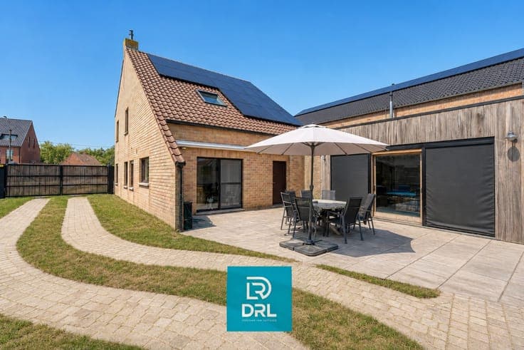 Instapklare woning met handelsruimte, binnenzwembad én fl...