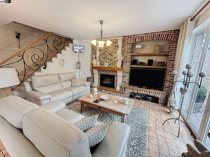 House with 3 facades 304 m², garden 4 ares, PEB C+