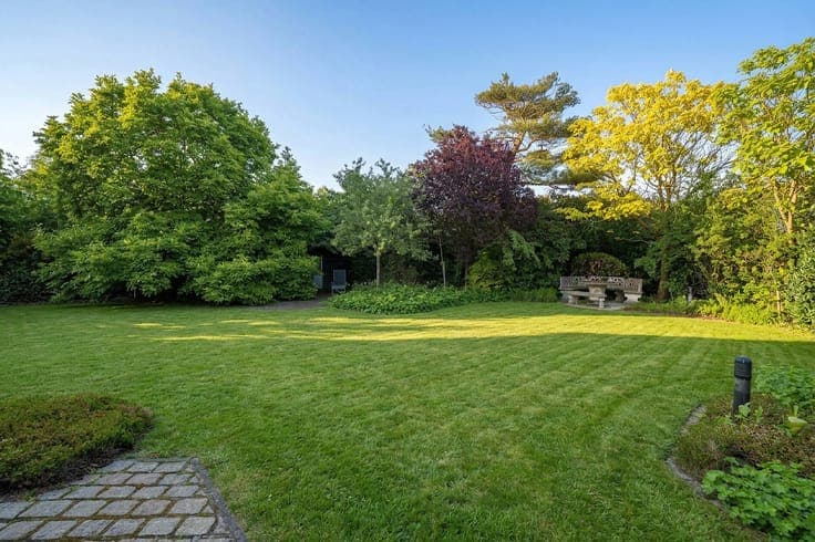 Quietly located villa on a 1,500 m² plot