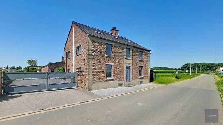 Propriété avec maison 280 m², entrepôt 170m² + appart 2 ch