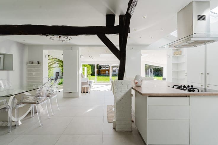 Country villa with private grounds in Asse