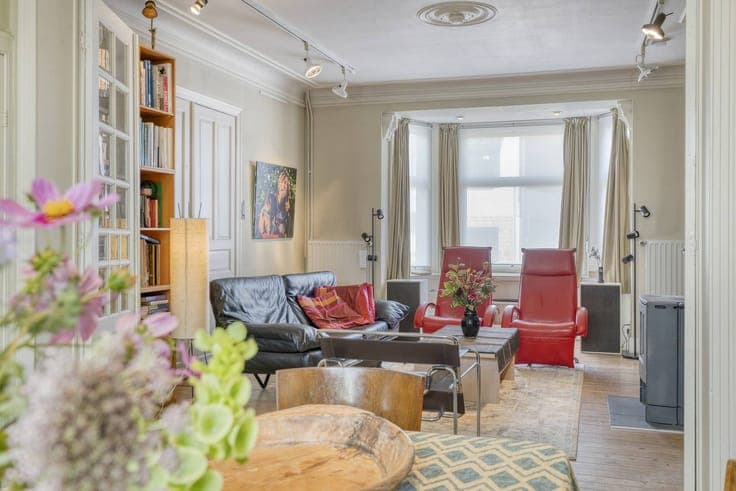 Charming 7-bedroom home with authentic elements and a spacio