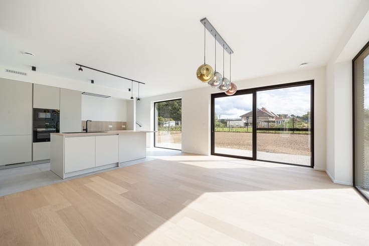 Nieuwbouwwoning met 4 slaapkamers en twee badkamers!