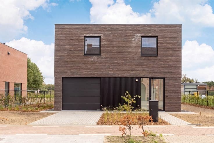 Nieuwbouwwoning met 4 slaapkamers en twee badkamers!