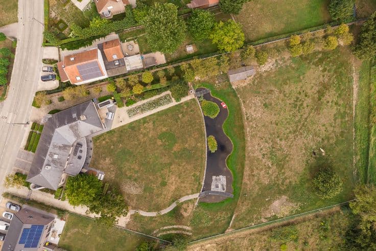 Exclusive villa in a green setting in Bierbeek