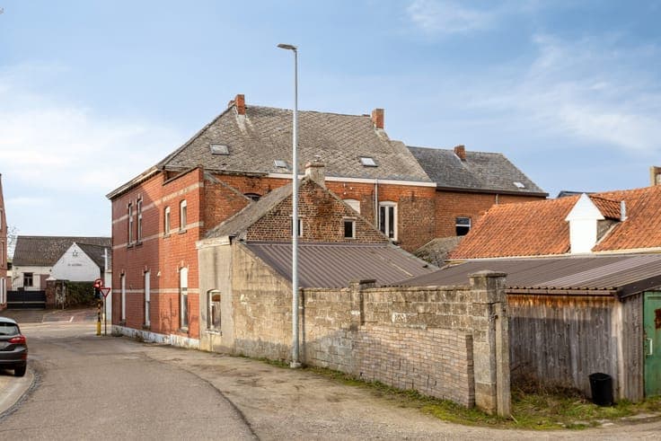 Renovation property on prime commercial location in Diest