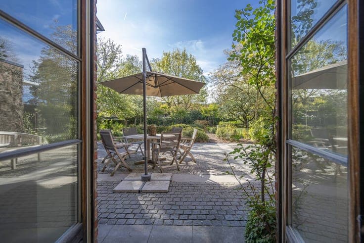 Beautiful charming home near the municipal park