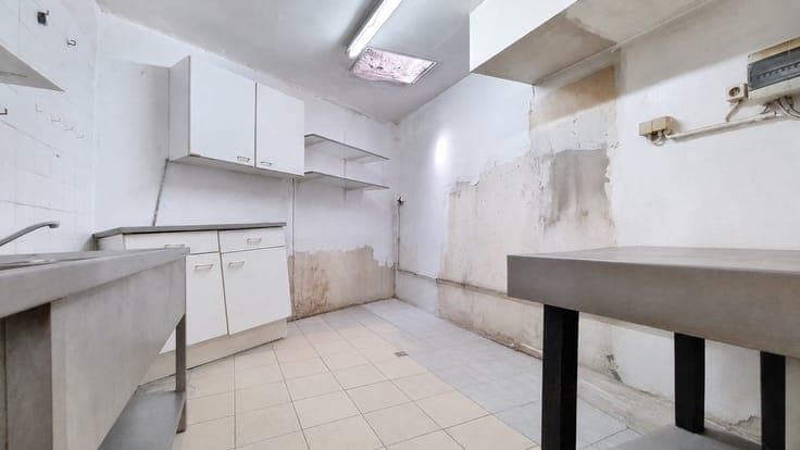Mixed-use investment property with commercial space + 2 resi