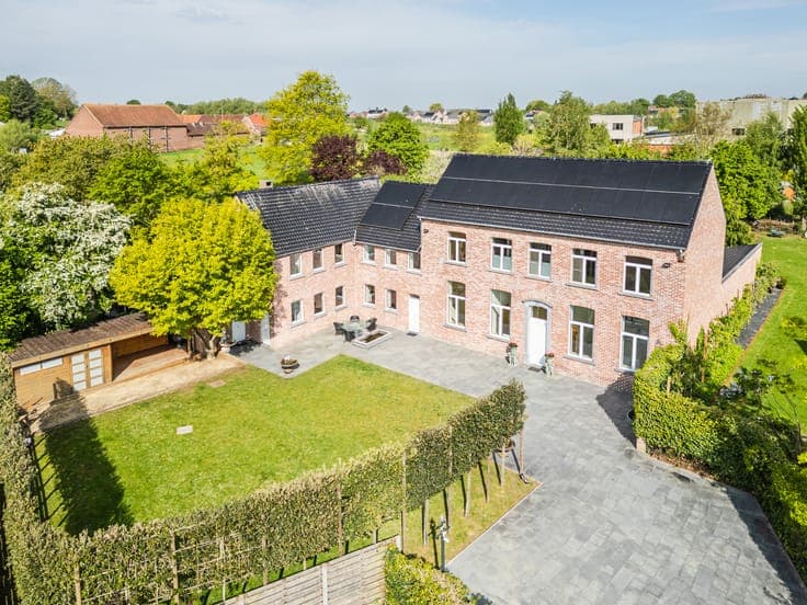 Spacious and pleasant villa, well located