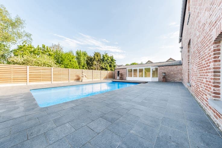 Spacious and pleasant villa, well located