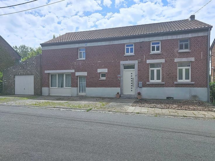 Spacious 3-Bedroom Village House in Hannut
