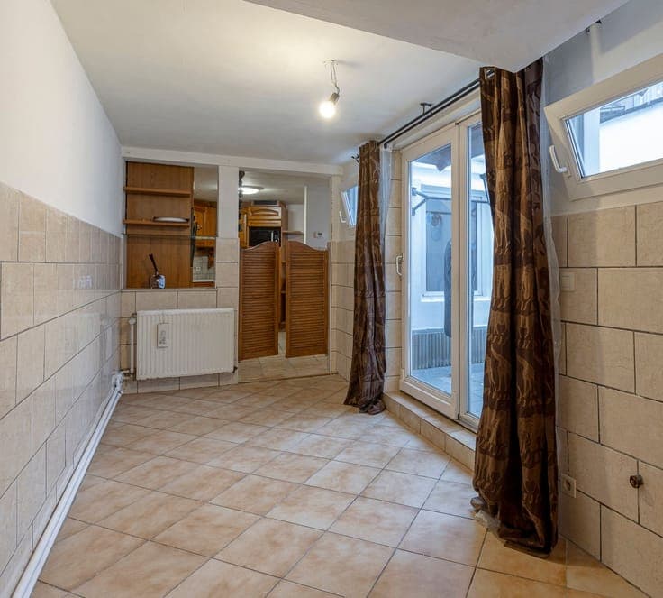 Five-bedroom single-family home in the center of Jette