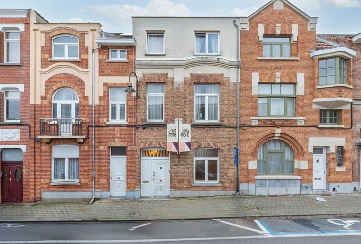 Five-bedroom single-family home in the center of Jette