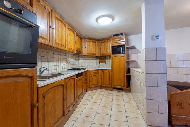 Five-bedroom single-family home in the center of Jette