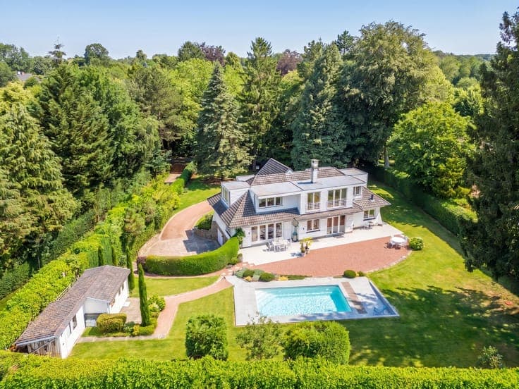Bright, charming villa in a peaceful setting, south-facing
