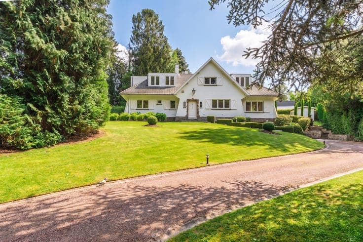 Bright, charming villa in a peaceful setting, south-facing