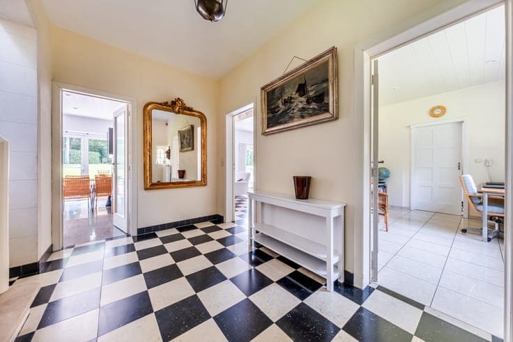 Bright, charming villa in a peaceful setting, south-facing