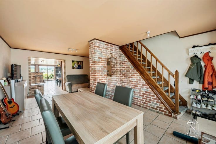 4-bedroom home with a beautiful view of the greenery