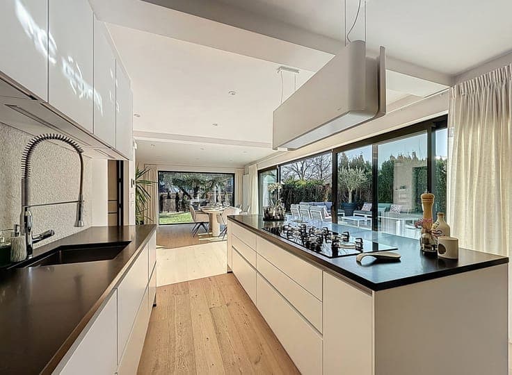 GRIMBERGEN - Exceptional villa of +/- 330 m²