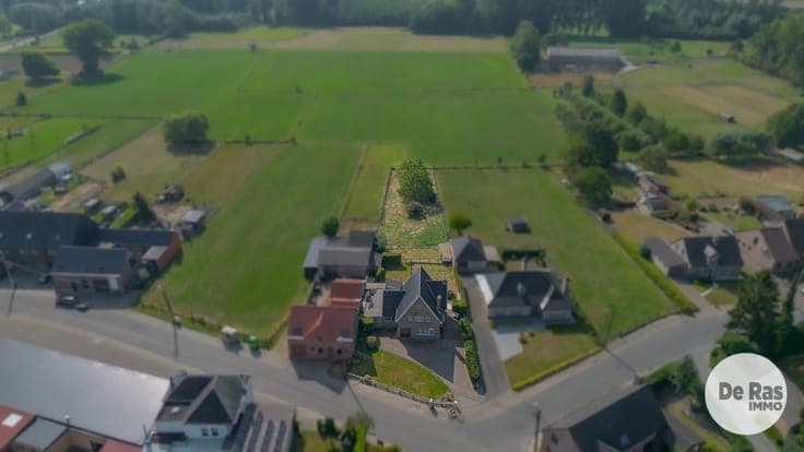 VLEKKEM- Ruime woning met 4 slaapkamers en uitgestrekte tuin