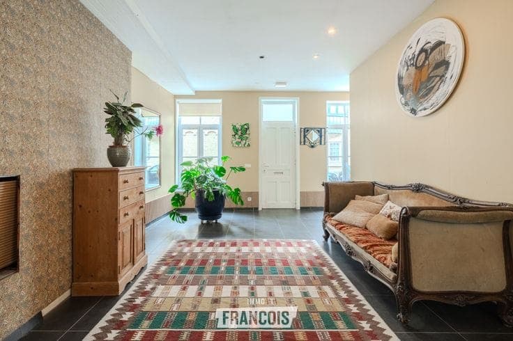 Townhouse with EPC B, 5 bedrooms, sunny rooftop terrace and…