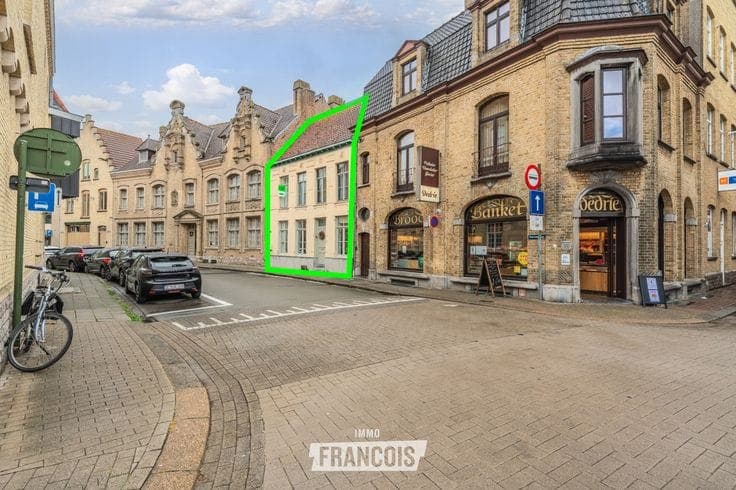 Townhouse with EPC B, 5 bedrooms, sunny rooftop terrace and…