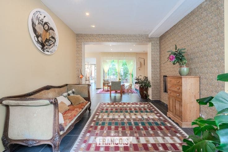 Townhouse with EPC B, 5 bedrooms, sunny rooftop terrace and…