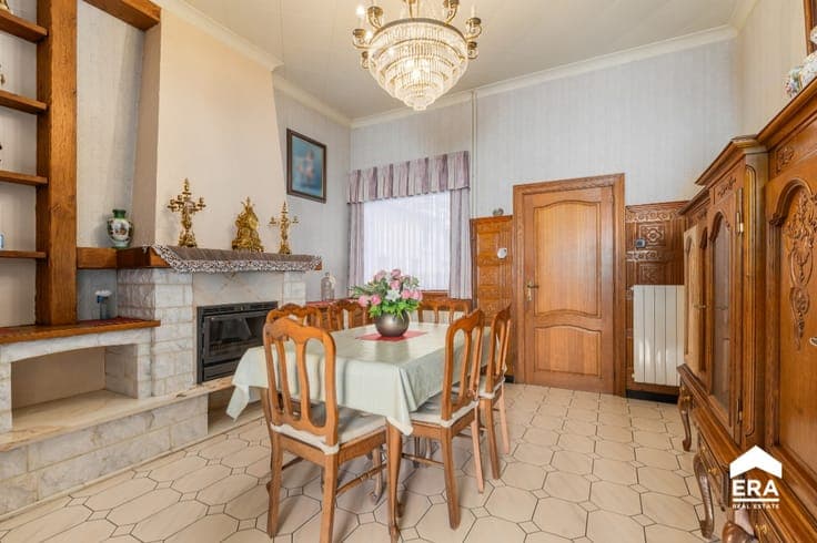 Semi-detached home with large warehouse