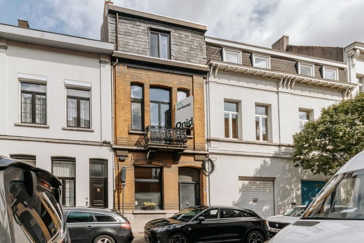 Karaktervolle woning met verrassend veel ruimte in Merksem