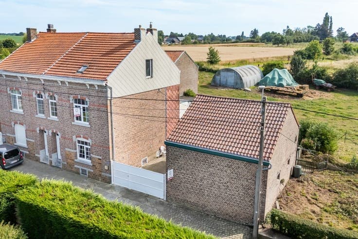 Property ensemble with building plot in Crisnée