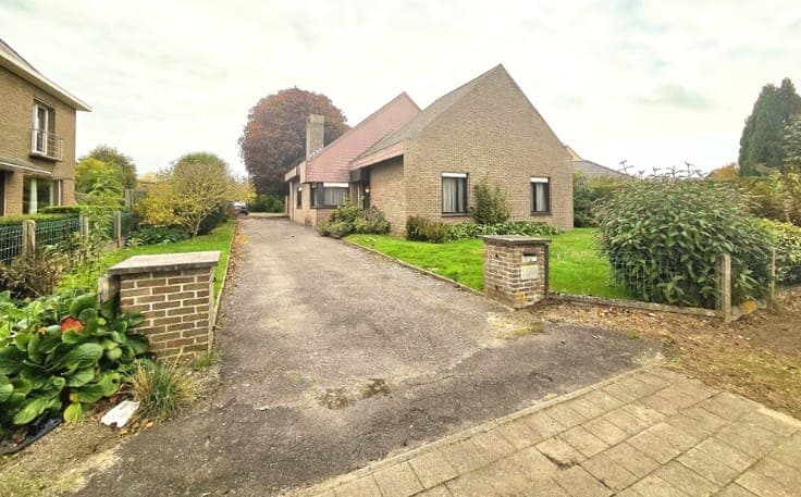 RUIME BUNGALOW MET UITZONDERLIJK POTENTIEEL TE OOSTAKKER