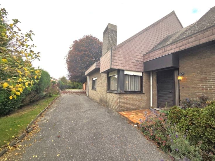 RUIME BUNGALOW MET UITZONDERLIJK POTENTIEEL TE OOSTAKKER