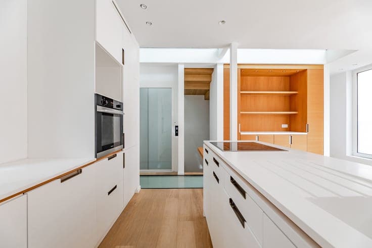 European Quarter: new house with rooftop terrace