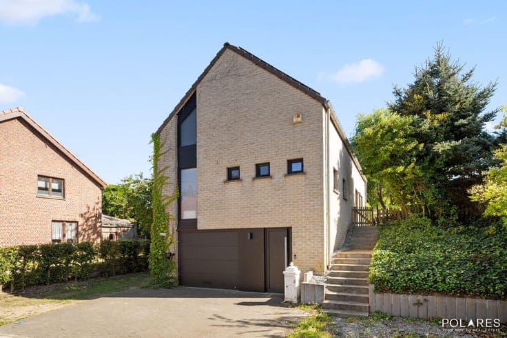 Bright family home with a pleasant garden just outside the c