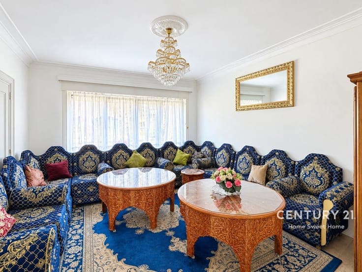 Very spacious 4-bedroom home with a garden and garage