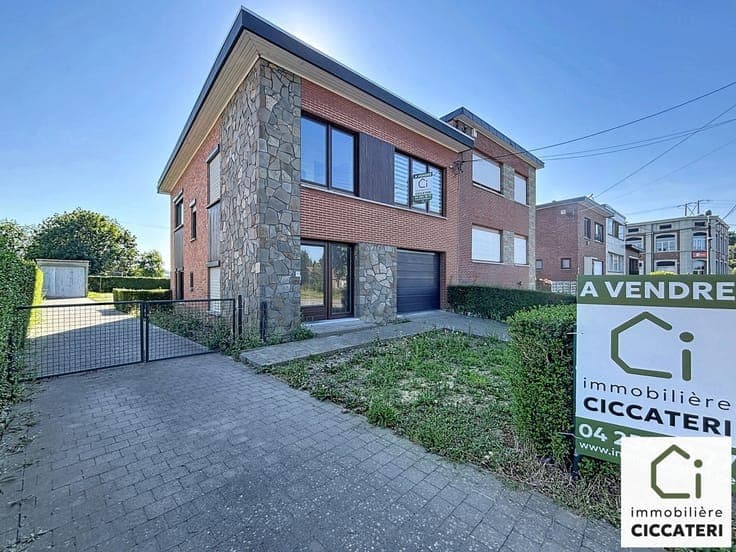 Semi-detached house with terrace, garden and garages in Flém